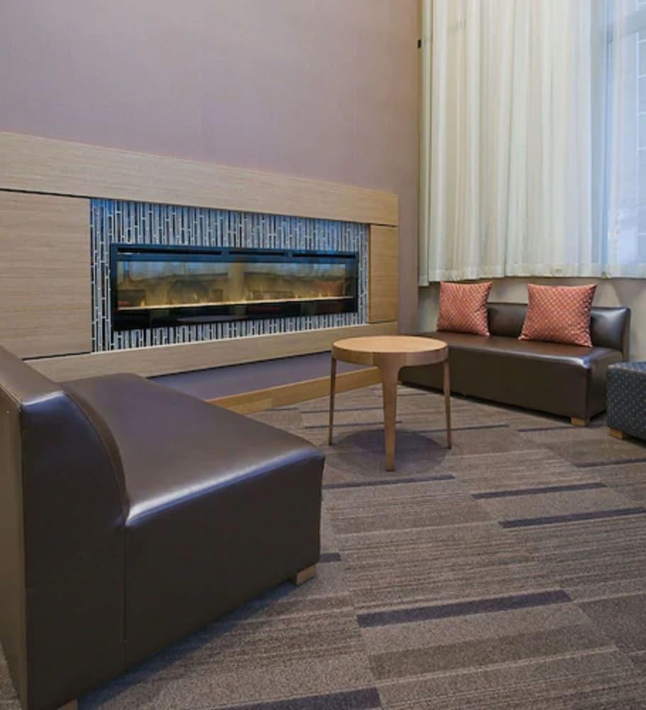 Hyatt Place Bloomington / Normal Экстерьер фото