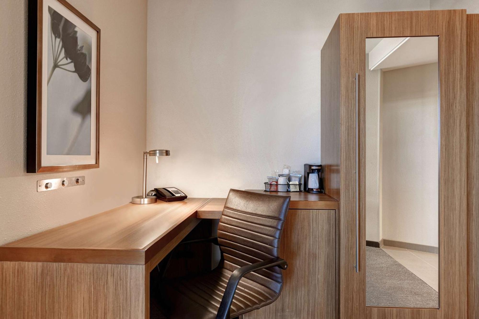 Hyatt Place Bloomington / Normal Экстерьер фото