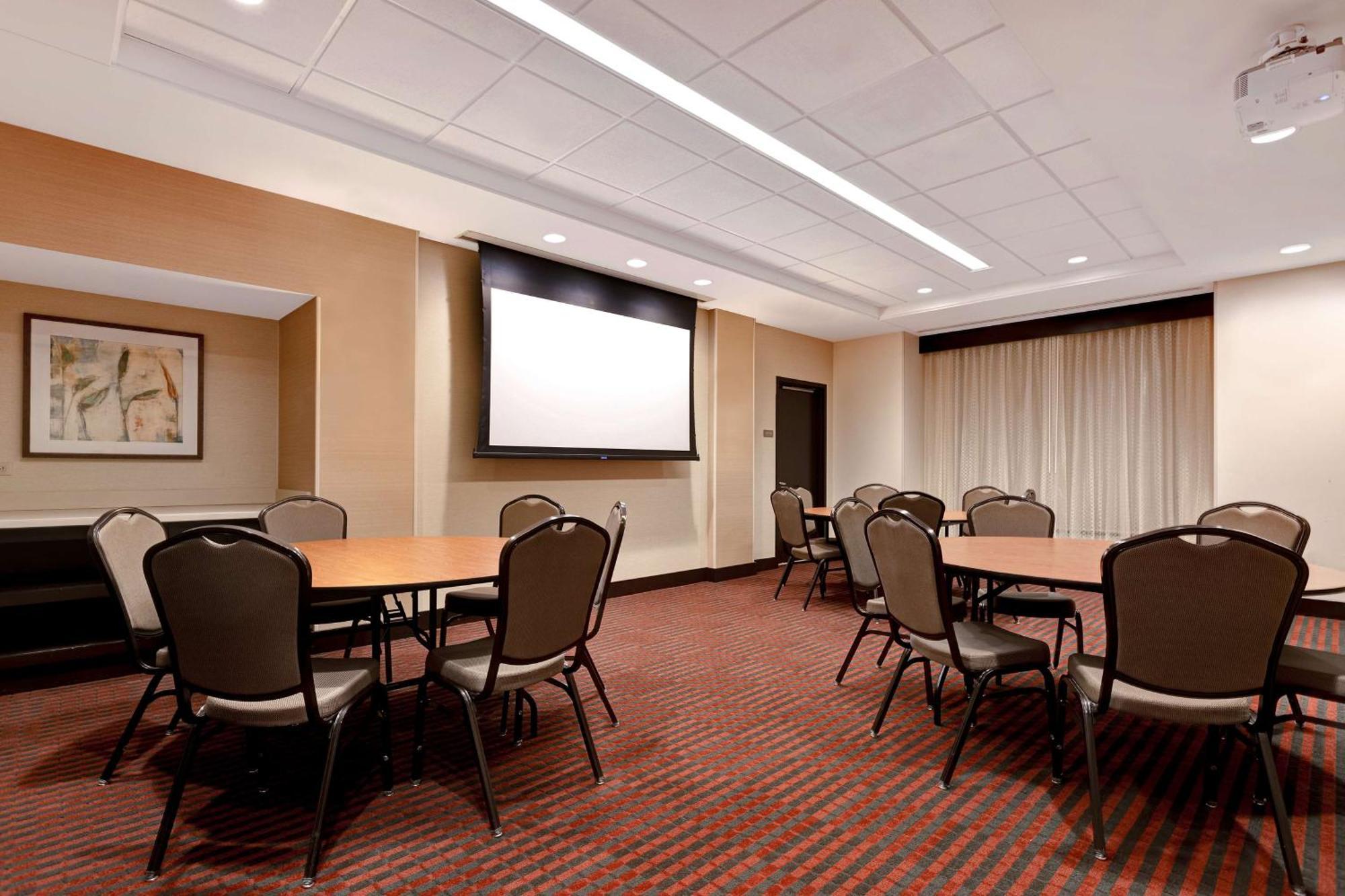 Hyatt Place Bloomington / Normal Экстерьер фото