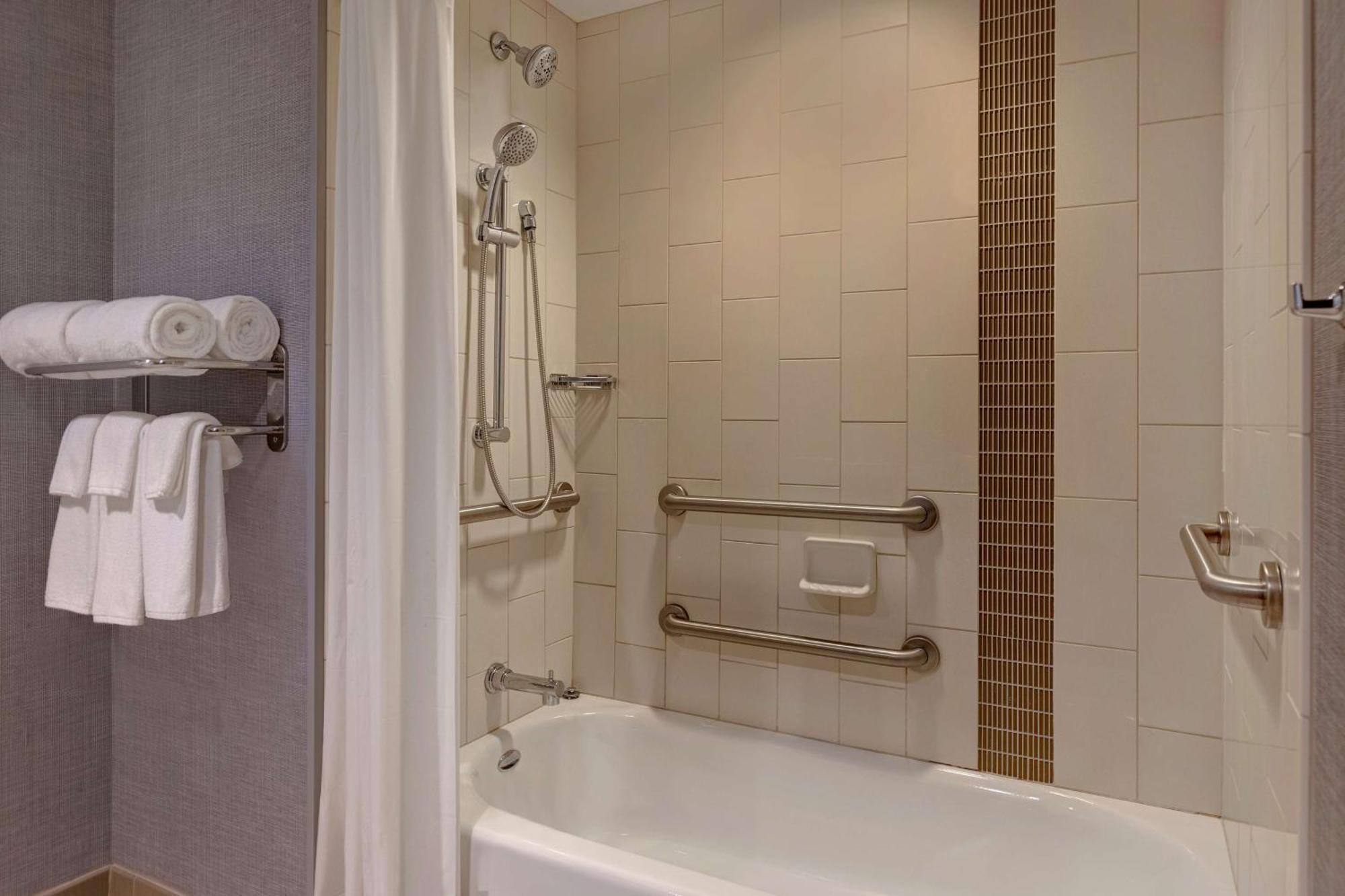 Hyatt Place Bloomington / Normal Экстерьер фото