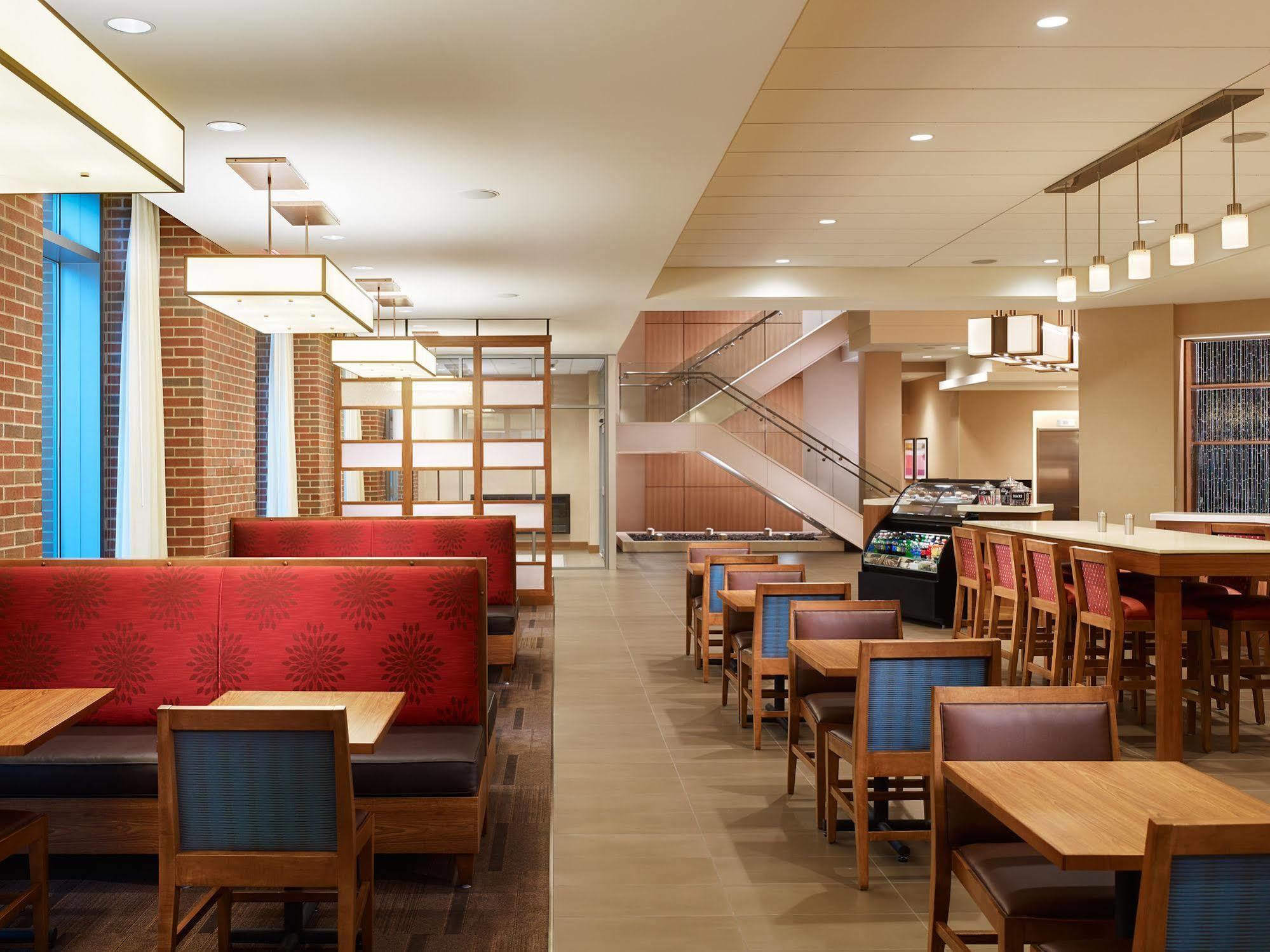 Hyatt Place Bloomington / Normal Экстерьер фото